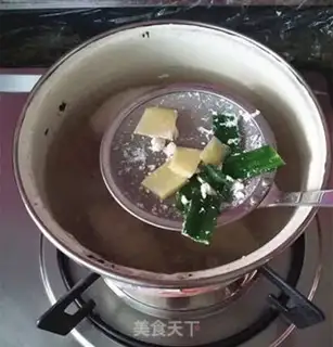 Make A salad with chicken silk step 2