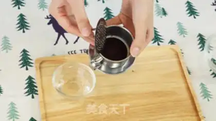 Make Coffee spill in Vietnam step 1