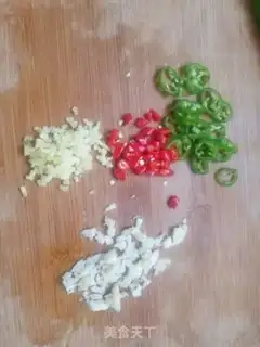 Make Spicy cucumber bars step 1
