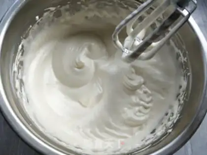 Make Tigger Cup cake step 4