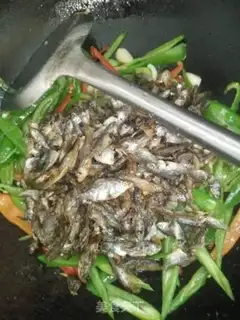 Make Spicy little fish step 4