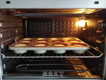 Make Tigger Cup cake step 8