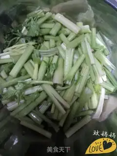 Make Celery fried beans step 1