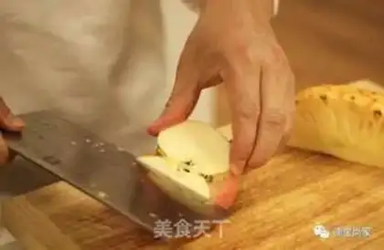 Make Pineapple crotch shrimp step 1