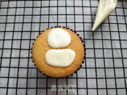 Make Tigger Cup cake step 10