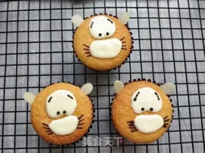 Make Tigger Cup cake step 11