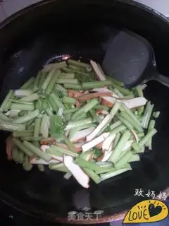 Make Celery fried beans step 3
