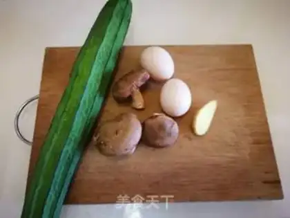 Make Eggskin mushrooms and melon soup step 0
