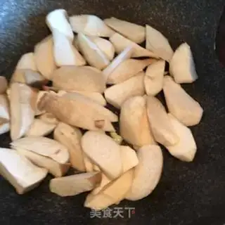 Make Eggs with almond mushrooms step 2