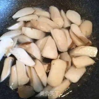 Make Eggs with almond mushrooms step 3