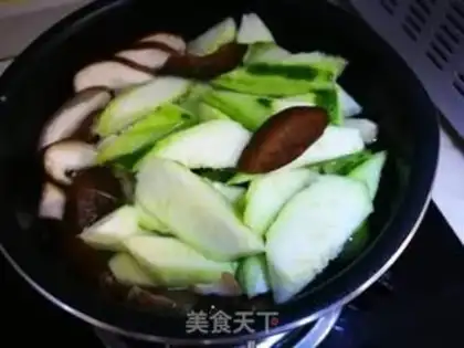 Make Eggskin mushrooms and melon soup step 7
