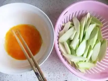 Make Smelt eggnut soup step 1