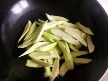 Make Smelt eggnut soup step 3