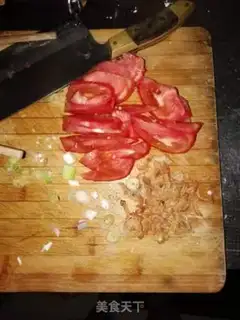 Make Tomato rice egg soup step 1