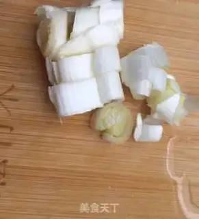 Make Shrimp-crawling tofu step 1