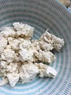 Make Shrimp-crawling tofu step 5