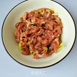 Make Northeast spicy meat step 1