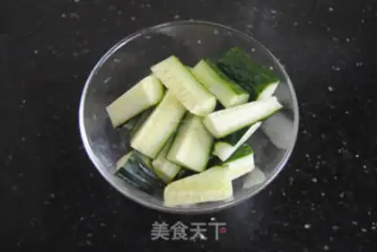 Make Cucumber juice step 1