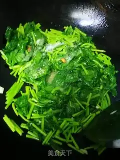 Make Clear the red potato leaves step 1