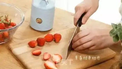 Make Strawberry shakes step 0