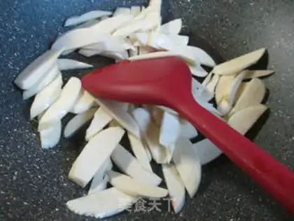 Make A duck egg is fried white step 2