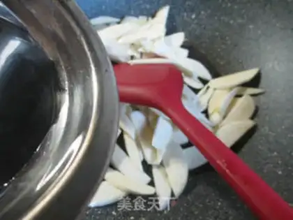 Make A duck egg is fried white step 3