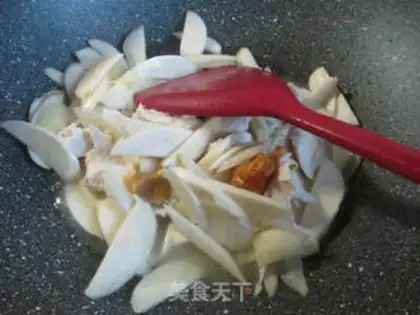 Make A duck egg is fried white step 5
