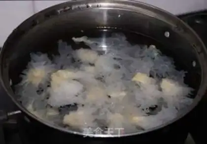 Make The iced Sydney lilies step 2