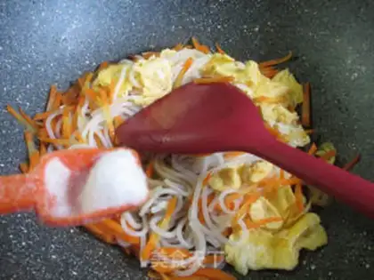 Make Carrot duck egg fried rice powder step 6