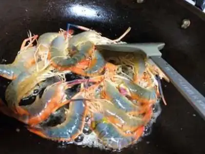 Make Spicy shrimp step 2