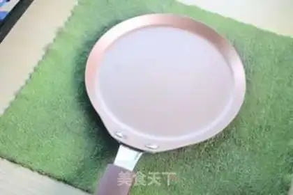 Make The green of the towel roll step 11