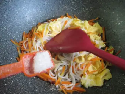 Make Carrot duck egg fried rice powder step 7