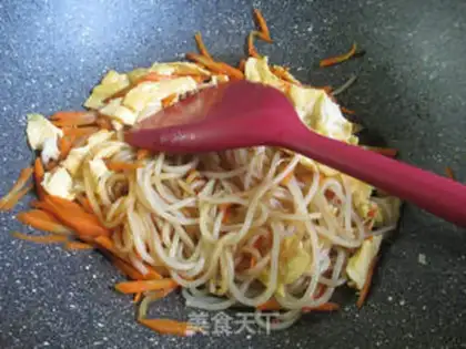 Make Carrot duck egg fried rice powder step 8