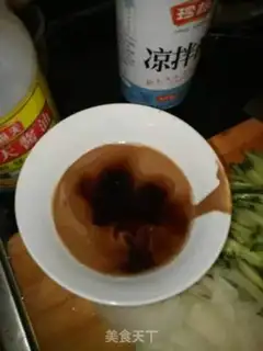 Make Sesame sauce with cucumbers step 1