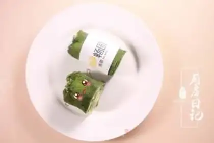 Make The green of the towel roll step 19