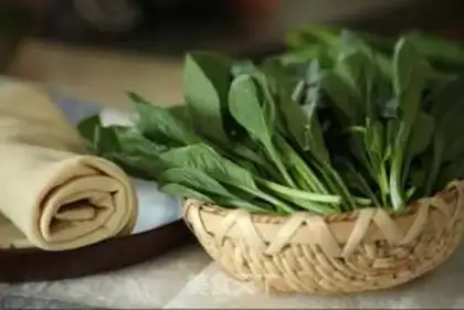 Make Spinach sesame rolls step 0