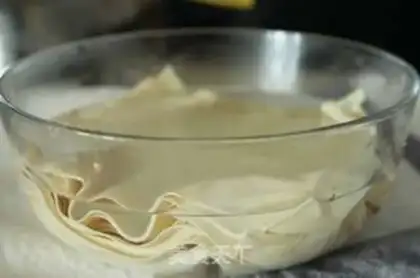 Make Spinach sesame rolls step 1