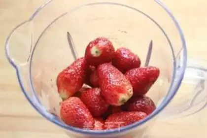 Make Strawberry bar ice step 2