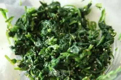 Make Spinach sesame rolls step 3