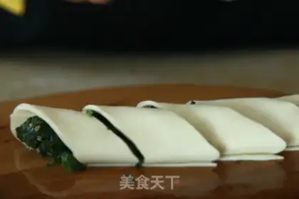Make Spinach sesame rolls step 4