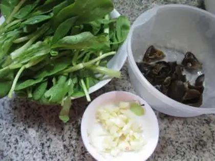 Make Black-mucked chicken cabbage step 0