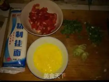 Make Tomato egg noodles step 1