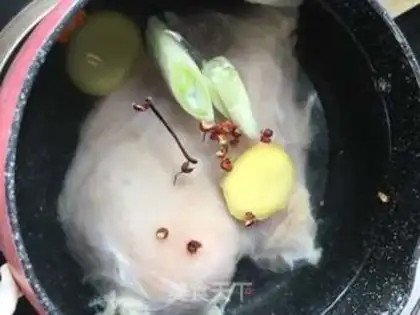 Make Spicy chicken silk step 4