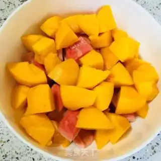 Make Peach ball salad step 1