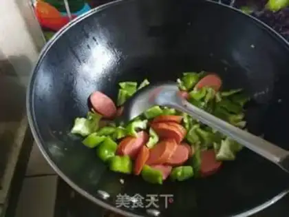 Make Spicy ham and eggs step 4
