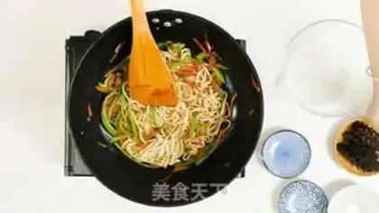 Make Noodles must be the sea cucumber step 4
