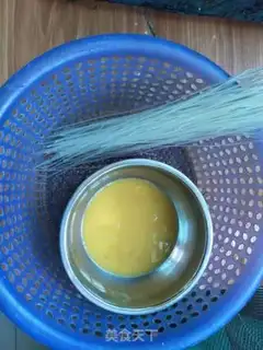 Make Tomato egg noodles step 0