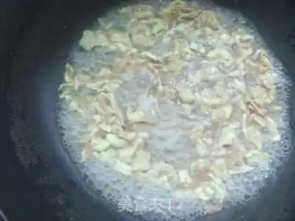Make Tomato egg noodles step 4