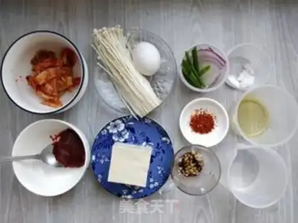 Make Korean spicy tofu soup step 0