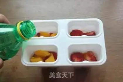 Make Fruit popsicle ice step 4